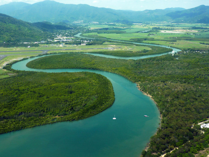7783876690_ed32bd76e7_b_cairns